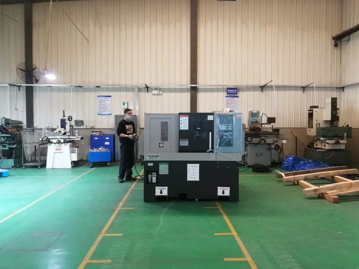 刀塔(ta)移動式CNC精密(mì)加工自動車(chē)床